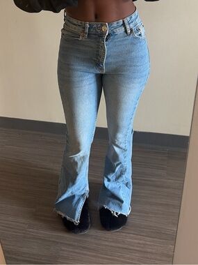 Pull&Bear Women's Flared Mid-Rise Blue Jeans